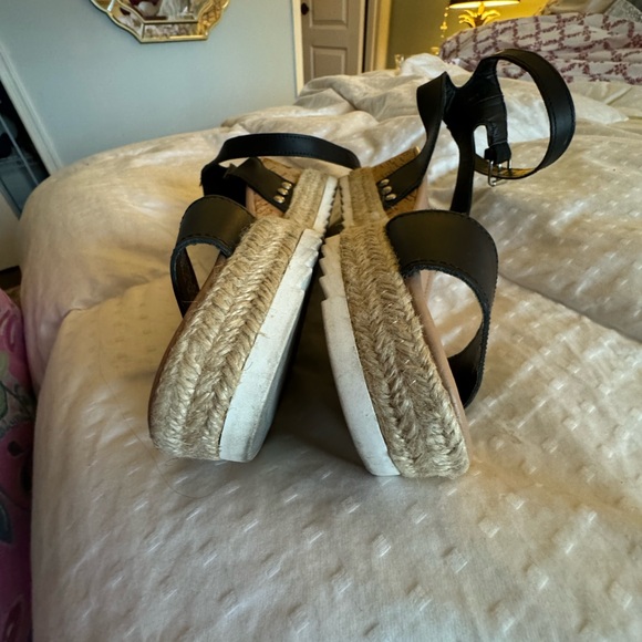 Steve Madden Wedge Black w/ Tan weave heel Beautiful Sandal  EUC sz 9.5 - Picture 5 of 6